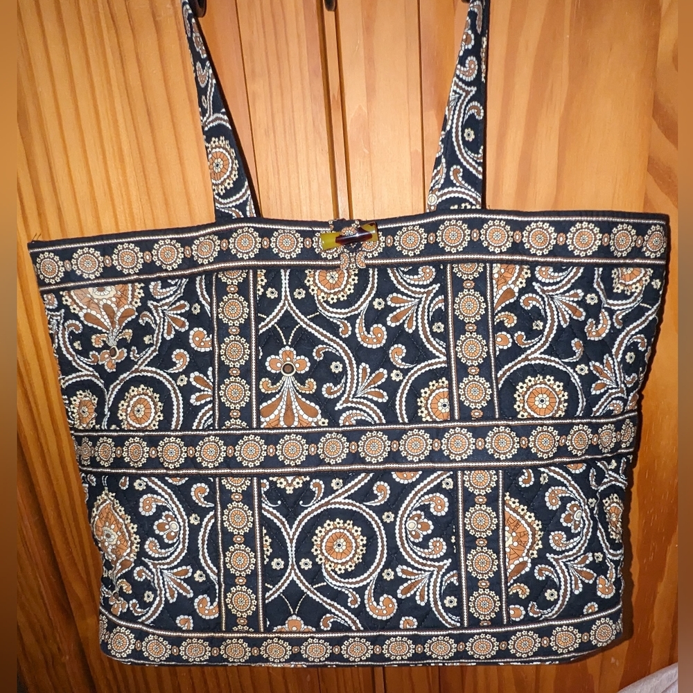 Vera Bradley shoulder bag with tortoise toggle closure.